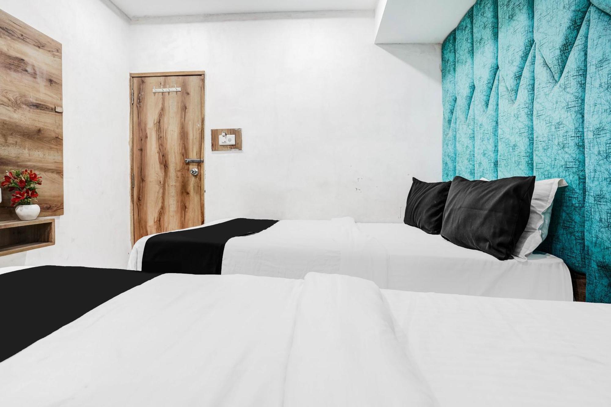 Super Collection O Maninagar Near Railway Station Formerly A1 Residency Ahmedabad Exterior foto
